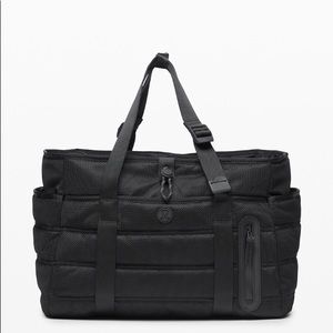 Lululemon dash all day duffel